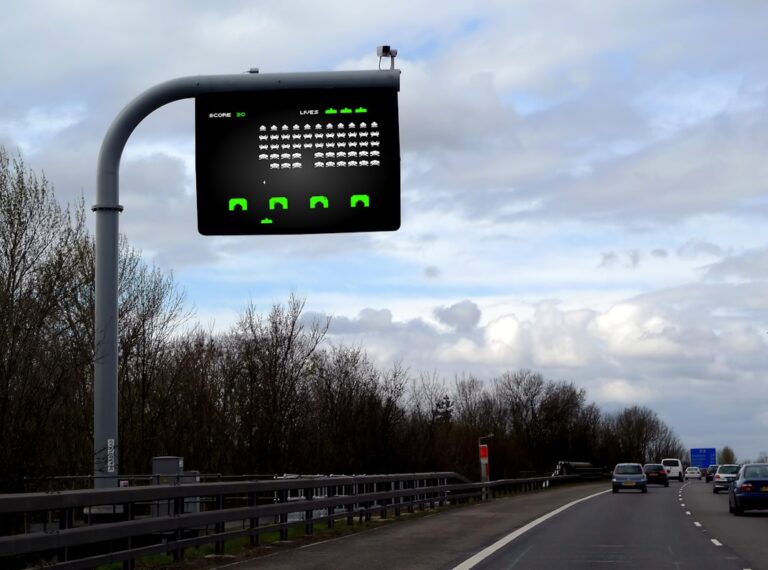 Carros Em Uma Estrada Durante O Dia q4aGGwqiRGY