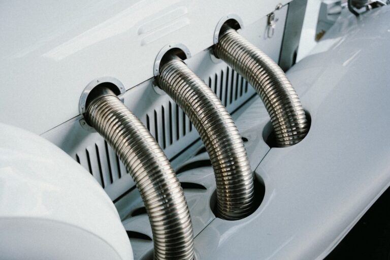 Um Close up De Uma Pia E Uma Torneira FtC4KplR7_k