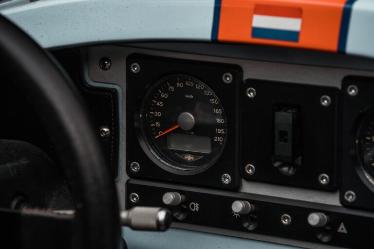 Um Close up De Um Painel De Um Veiculo 7 QepOEw9q4