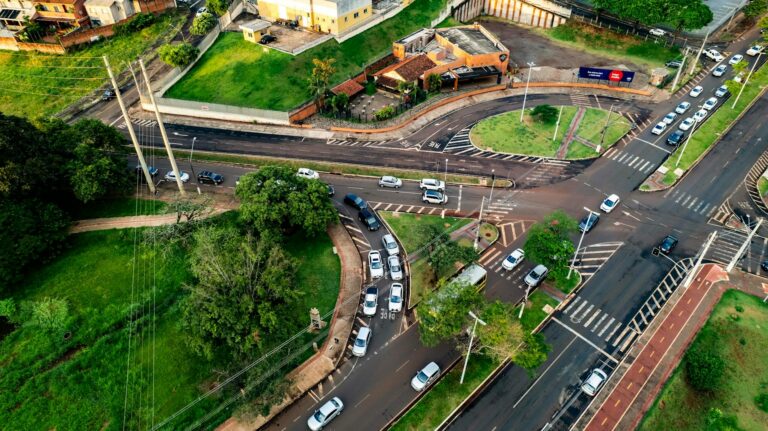 Overhead view of busy traffic intersection in Londrina, Brazil, showcasing urban infrastructure.
