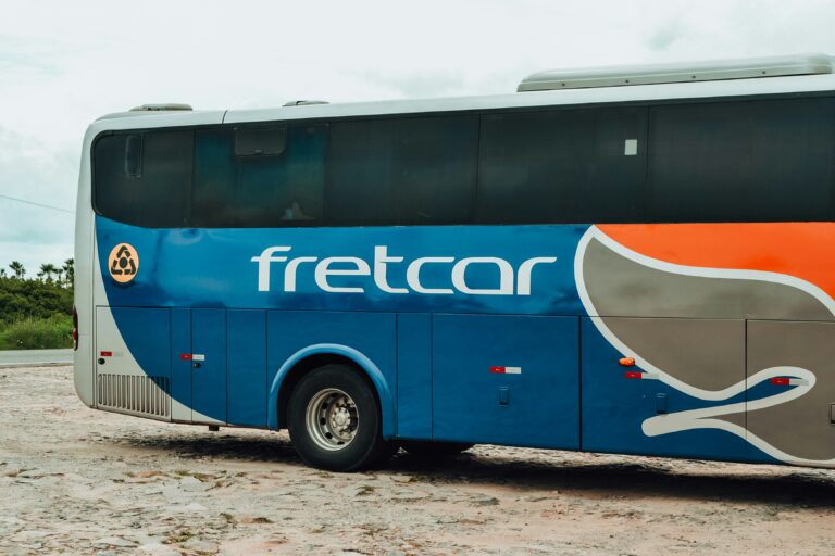 A blue and orange bus with the word fretcar